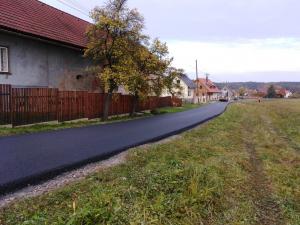 Komunikace v Hoděšovicích v novém kabátě