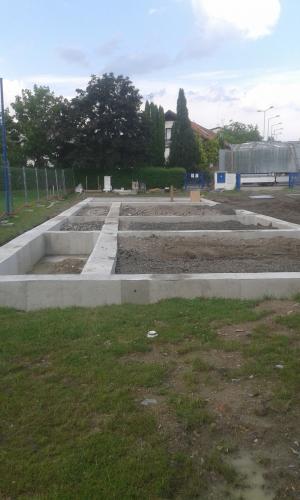 Výstavba nových šaten na fotbalovém hřišti v Býšti